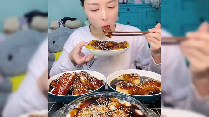 美食女up主,美食女UP主的数据整合执行计划，复古美食之旅的启示与策略,高效性实施计划解析_36081.15.55