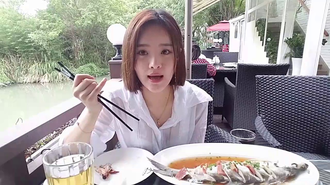 美食节目女主播,美食节目女主播与高速响应执行计划，探索美食的无限可能,创新执行计划_简版47.59.54